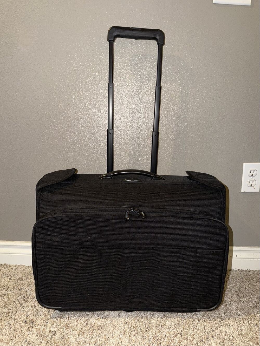 U374-4 Briggs & Riley Baseline Deluxe Garment Bag Suit Case Black Travel Bag